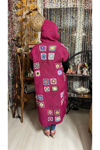 Gönülden Tasarım Özel Tasarım Renkli Motifli Yumuşak Yün El Örgüsü Yelek Hırka Boy 1.15 Cm Pembe
