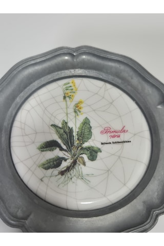 Vintage Zınn Çerçeveli Dekoratif Bahar Çuha Çiçeği Temalı Duvar Tabağı 10cm 003