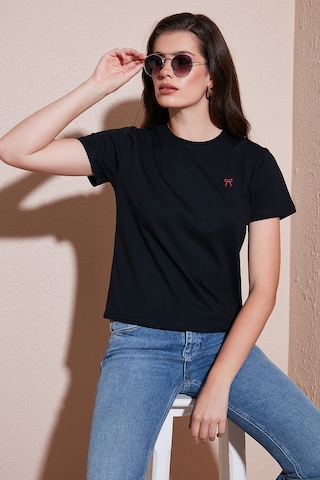 Lela Pamuklu Slim Fit Bisiklet Yaka Minimal Işleme Detaylı Bayan T Shirt 5866398 Siyah