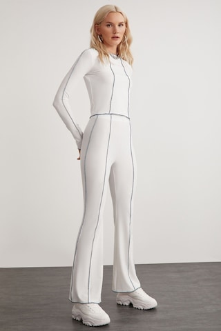 Fatima Kadın Beyaz Dikiş Detaylı Wide Leg Beyaz Pantolon