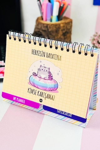 Herkesin Hayatına Kimse Karışamaz Tasarımlı Yeni Nesil Masa Üstü Planner 2 Sayfa Sticker