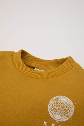 DeFacto Erkek Bebek 2'li Takım Baskılı Bisiklet Yaka Sweatshirt Beli Lastikli Eşofman Altı D5938A524WNYL310 Sarı