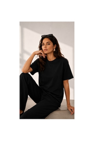 Qu Style Premium Basic Oversize Kadın Tişört Yumuşak Dokulu Günlük Rahat Kalıp T-shirt Siyah
