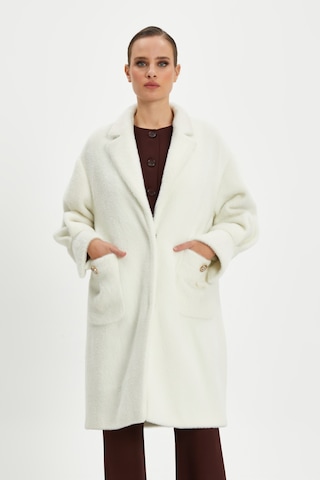 Kadın Oversize Kürk Kaban - Yumuşak Dokulu, Şık Ve Modern Tasarım - Günlük Ve Özel Kullanım İçin İdeal Ekru