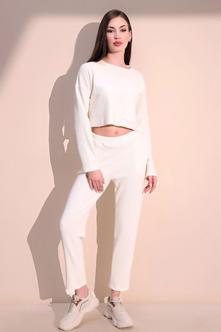Kadın Ekru Uzun Kol Kendinden Dokulu Cepli Crop Sweatshirt, Salaş Kesim Bluz Ekru