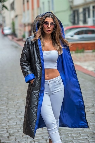 Keyifli Moda Kadın Siyah Kapüşonlu Astarı Renkli Baklava Desen Uzun Şişme Mont