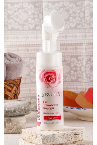 Larossa Gül Özlü Kuru Ciltler İçin Yüz Temizleme Köpüğü 150 ML