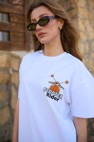 Velvoria Unisex Oversize Beyaz Scooter T-shirt
