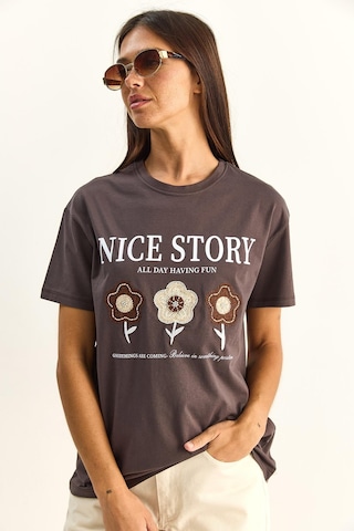Shade Kadın Nice Story Yazı Ve Nakış Detaylı Relaxed Fit T-shirt 7635 60286116 - Kahverengi