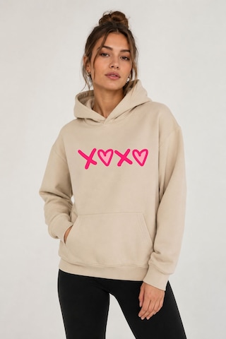 Herkesemoda Xoxo Baskılı Kapüşonlu 2 İplik Şardonlu Sweatshirt Bej