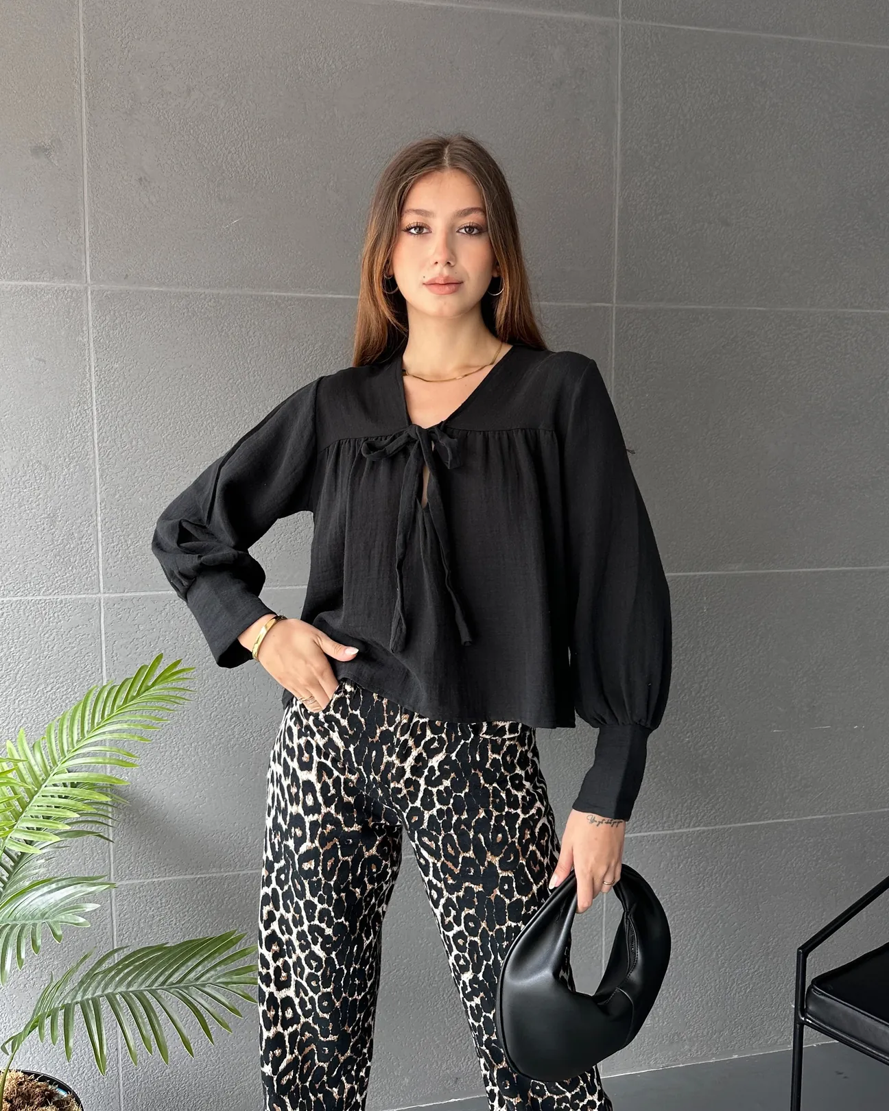 Lirya Prive Yakası Bağlamalı Basic Müslin Bluz Siyah - Siyah
