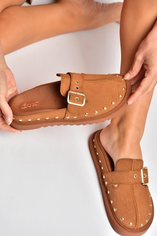 Fox Shoes Y918143802 Taba Süet Önü Kapalı Zımba Detaylı Sabo Terlik