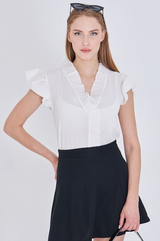 Armonika Kadın Beyaz Yakası Ve Kolları Fırfırlı Bluz Arm-25y001063