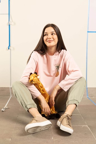 Ters Dikiş Detaylı Ananas Desenli Bisiklet Yaka Sweatshirt Pembe