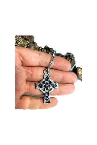 Dükkan Design İşleme Detaylı Haç Kolye Siyah