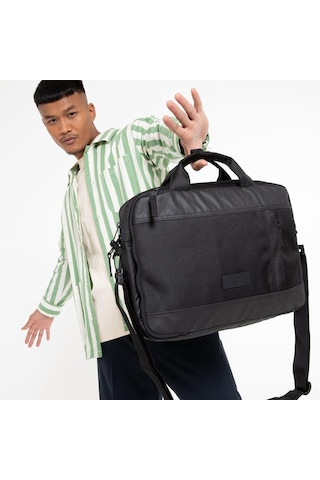 Eastpak Acton Cnnct Coat Omuz Notebook Laptop Çantası Ek42F80W Siyah