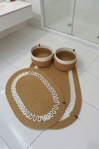 El Yapımı Dekoratif Örgülü Model Banyo Seti 2 Li Paspas 50x80 Ve 40x60 + 2 Organizer Sepet 18x18 Cm Hasır Jüt Renk El Yapımı Dekoratif Örgülü Model Banyo Seti 2 Li Paspas 50x80 Ve 40x60 + 2 Organizer Sepet 18x18 Cm Hasır Jüt Renk