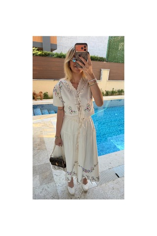 Asur Boutique Kadın Ekru Çiçek Nakışlı Bağcıklı Yaka Midi Boy Yazlık Keten Takım Bej