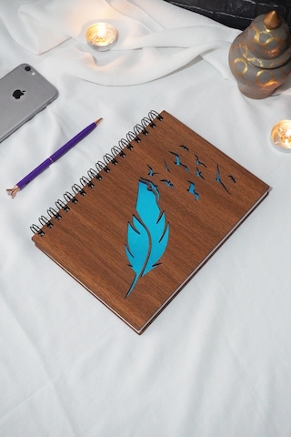 Kuşlu Tüy Desenli A5 Spiralli Ahşap Defter - Çizgisiz - Ajanda Ahşap Rengi Ceviz Mavi