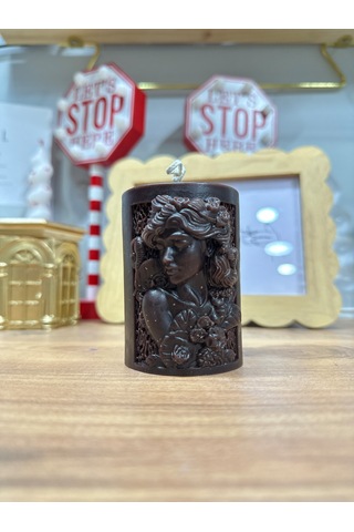 Kadın Figürlü Dekoratif Kabartma Mum - Boy :8cm - Çap: 5cm - Salon Ve Hediye Dekoru Kahverengi
