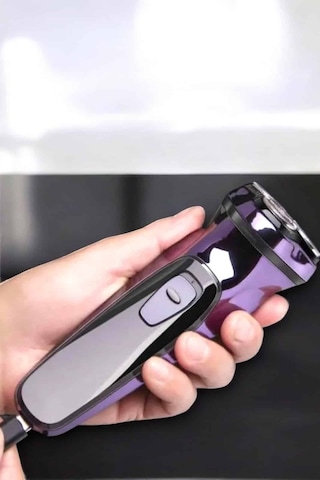 Astraltech Şarjlı Tıraş Makinesi Kompakt Kullanım