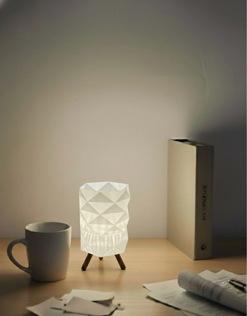 Prizma Desenli 3d Baskı Dekoratif Masa Lambası Pilli Mum Işıklı Modern Dekoratif Gece Lambası Beyaz