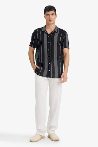 DeFacto Regular Fit Yazlık Polo Yaka Pamuklu Kısa Kollu Gömlek D7662AX25SPBK81