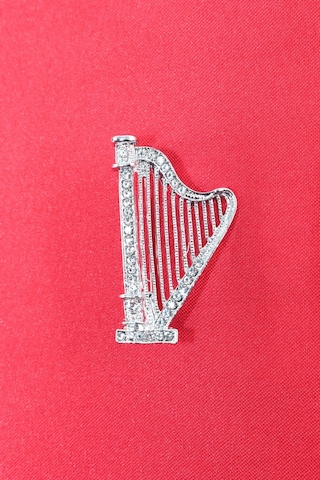 Zamanın Tınısı Arp Broş Gümüş Renkli Kristal Taşlı Müzik Aletli Erek Kadın Yaka İğnesi Arplı Broş. Çok renkli