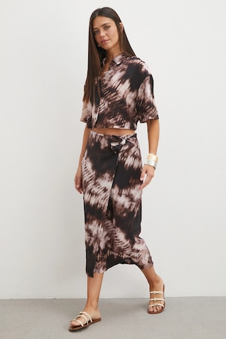 Uterpe Brown Mocha Tie Dye Cropped Shirt Bej
