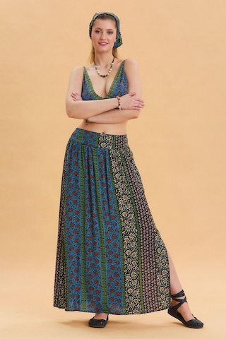 Çiçek Desenli Arka Bel Lastikli Derin Yırtmaçlı Etek Çok Renkli