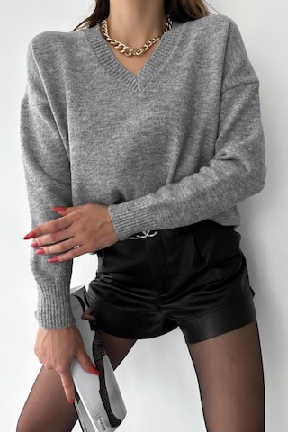 Femelle Kadın Gri V Yaka Standart Beden Oversize Basic Triko Kazak