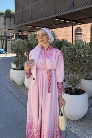 Riella Butik Çiçek Desenli Tesettür Elbise Pembe