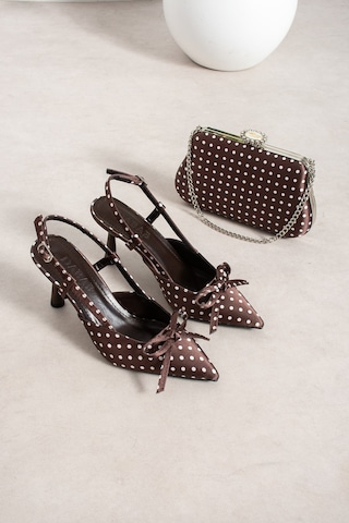 Dabab Shoes Polkıa Puantiye Desenli Kahve Saten Fiyonk Detaylı Sivri Burun Slingback 7 Cm İnce Topuklu Ayakkabı Ve Zincir Askılı Çanta Seti Kahverengi Kombin