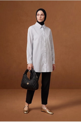 Armine Trend Çizgili Asimetrik Blok Detaylı Düğmeli Uzun Kollu Oversize Gömlek Tunik 90 Cm Boy Siyah 26yt490