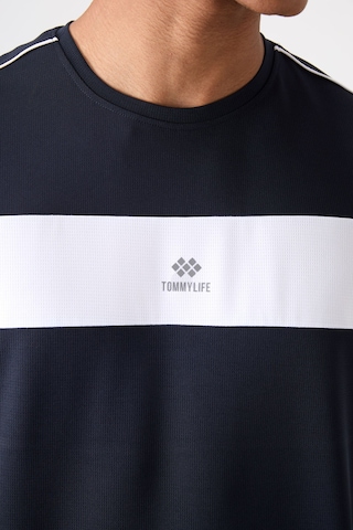 Tommy Life Lacivert Polyester Nefes Alan Dokulu İnce Esnek Standart Fit Erkek Performans T-shirt - 88396 Lacivert