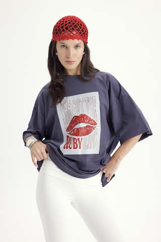 Mai Studios Co. Lip Print Oversize Füme T-shirt Füme