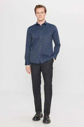 AC&Co / Altınyıldız Classics Erkek LACI Kolay Ütülenebilir Slim Fit Dar Kesim İtalyan Yaka Armürlü Gömlek Lacivert