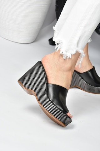 Fox Shoes Siyah Dolgu Topuklu Kadın Terlik K250101509