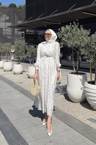 Riella Butik Sevoli Puantiyeli Tesettür Elbise Beyaz