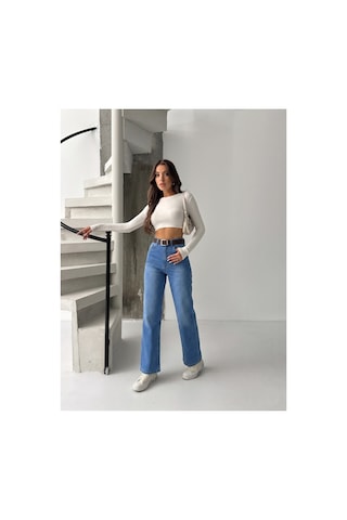 Bluemarlin Mavi İşlemli Likralı Kemerli Tam Kalıp Denim Pantolon Mavi İşlemli