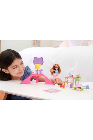 Barbie Chelsea Kaykay Parkı HJY35