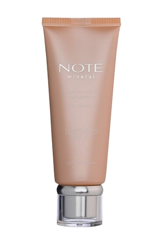 Note Cosmetics Mineral 402 Saten Bitişli SPF 15 Kapatıcı Fondöten