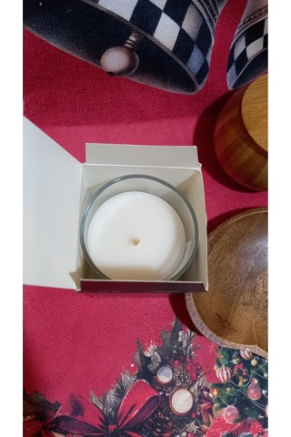 Mum Duman Kokusunu Çeker Siyah