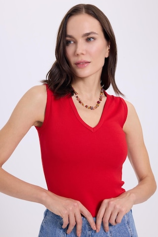 Tudors Kadın Slim Fit Dar Kesim V Yaka Sıfır Kol Pamuklu Ribanalı Kırmızı Bluz-38835 Kırmızı