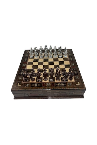 Gifthome Premium Orta Boy Metal Osmanlı & İngiliz Satranç Takımı Ve Sandıklı Masif Ahşap Satranç Tahtası 28x28x5,5 Cm.