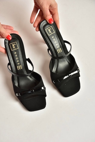 Fox Shoes Y518710204 Siyah Kumaş İnce Topuklu Kadın Terlik Siyah