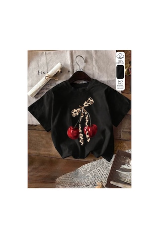 Herkesemoda Vişne Baskı Detaylı Basic T-shirt Siyah