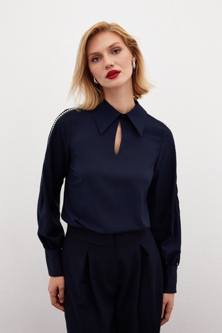 Sateen Kolları İnci Detaylı Bluz - Lacivert