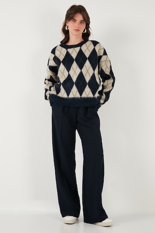 Lela Oversize Fit Bisiklet Yaka Baklava Desenli Yumuşak Dokulu Bayan Kazak 4616223 Lacivert