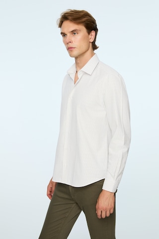 Morven Erkek Bej Trend Çizgili Dynamic Fit Sert Yaka Gömlek 26mc004068653 Bej
